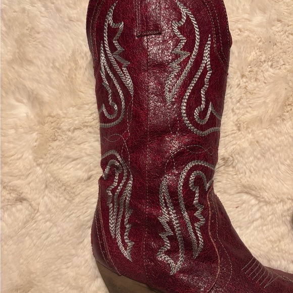 Stylish Red Heeled Boots - Picture 3 of 3